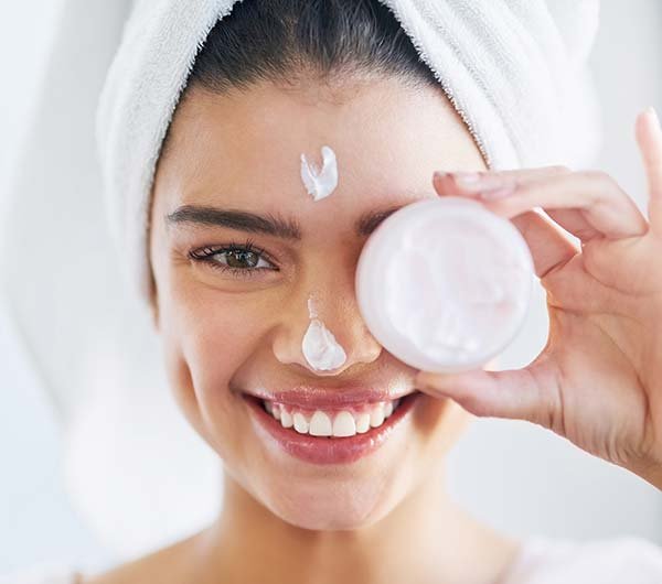 The 12 Benefits of Moisturiser for Face: Prevent Dryness