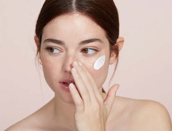 The 12 Benefits of Moisturiser for Face: Reduces the chances of skin problems