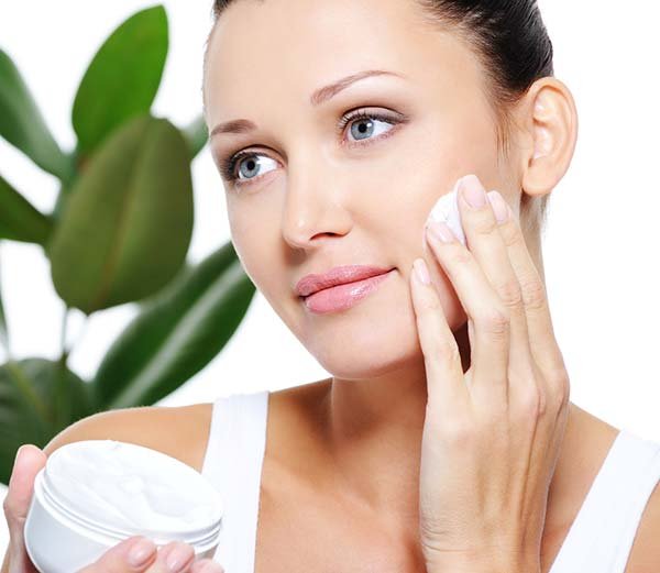The 12 Benefits of Moisturiser for Face: Soothes Sensitive Skin  