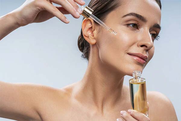 The 13 Face Serum Benefits: Soothes sensitive skin